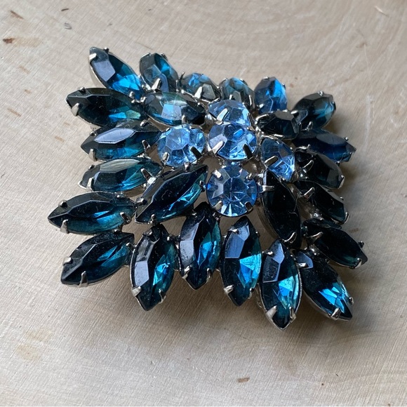 Vintage- Juliana- Dramatic Maltese Cross of Montana Blue & Light Sapphire - Picture 5 of 17